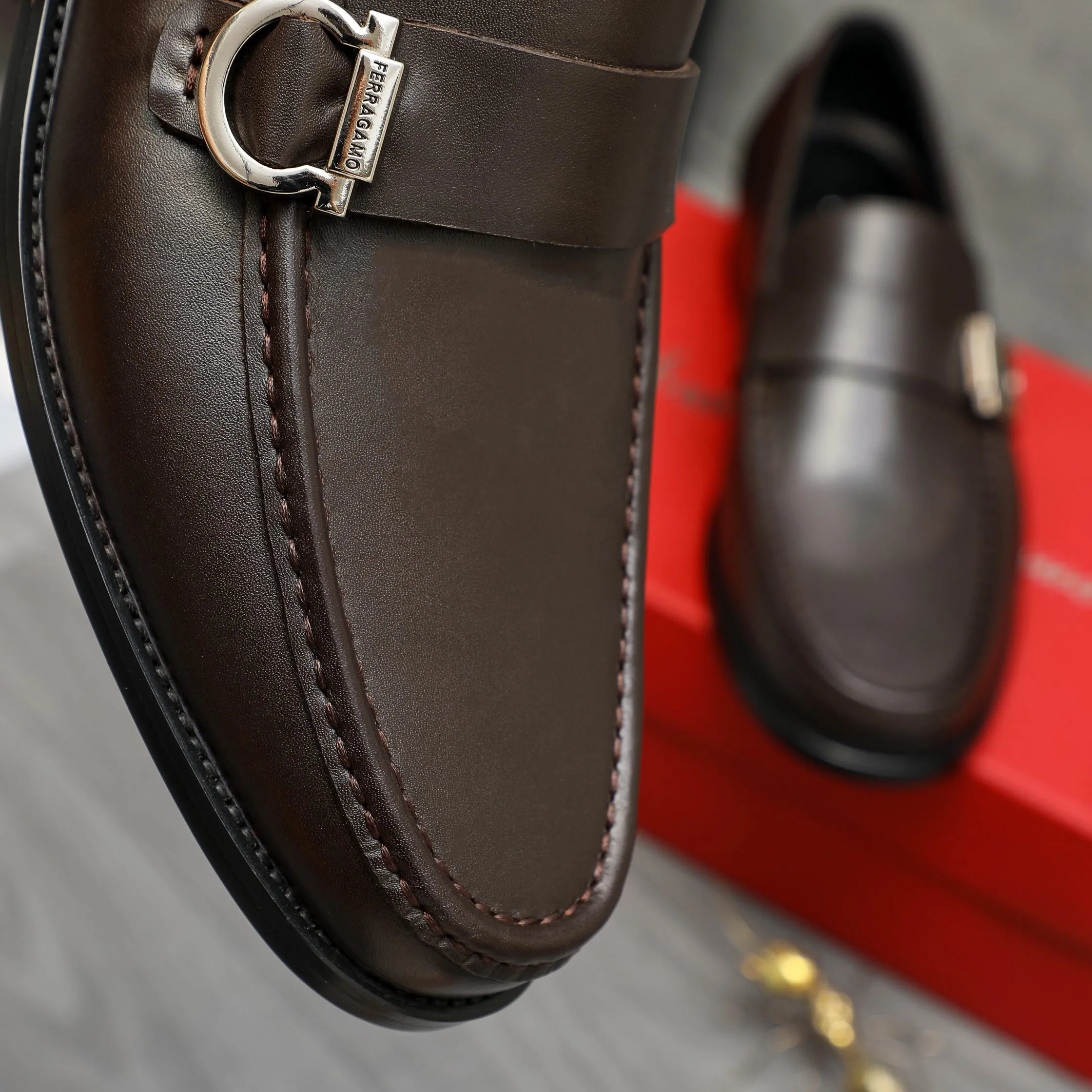 Men's shoes 💰442 Product trademark: Ferragamo "Ferragamo" business formal leather shoes Regular size: 38-46 (45.46 custom-made and non-returnable) Product materials: Selected high-quality cowhide upper, cowhide lining, original rubber outsole